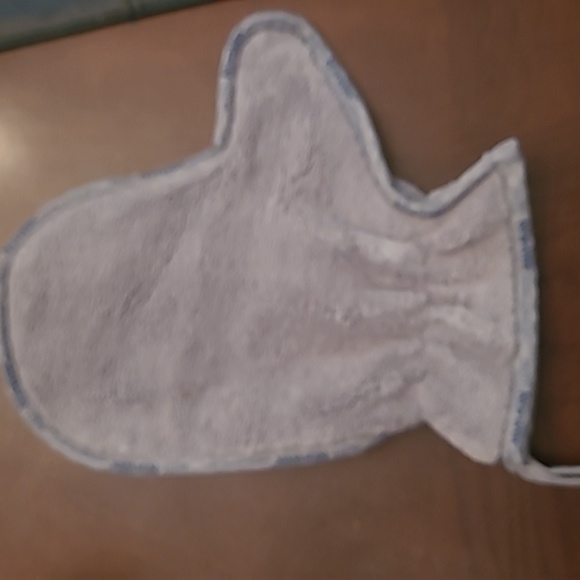 New Norwex dusting mitt - Picture 3 of 3